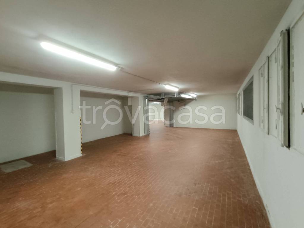 locale di sgombero in vendita a Como in zona Valduce