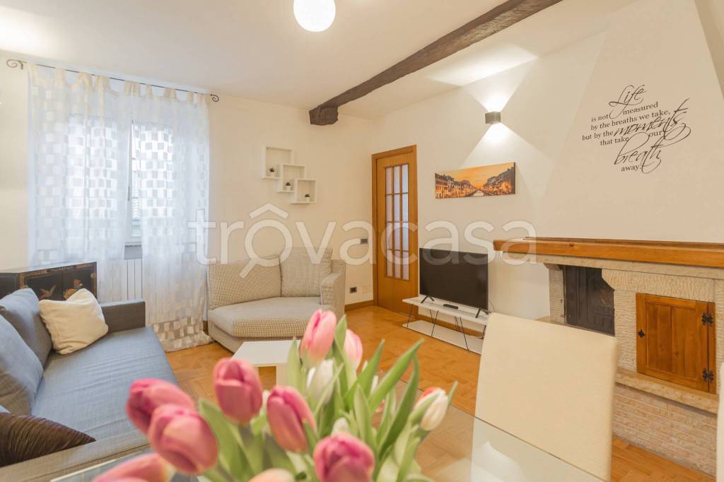 appartamento in vendita a Como in zona Piazza Volta