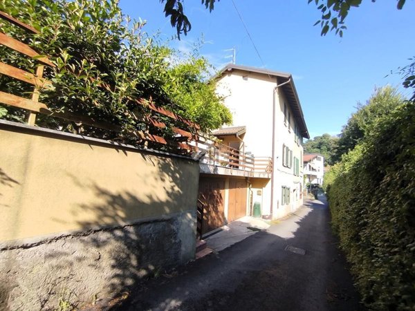 casa semindipendente in vendita a Como in zona Albate