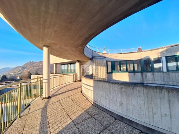 appartamento in vendita a Como in zona Lora