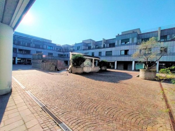 appartamento in vendita a Como in zona Lora