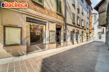 locale commerciale in vendita a Como in zona Como Centro