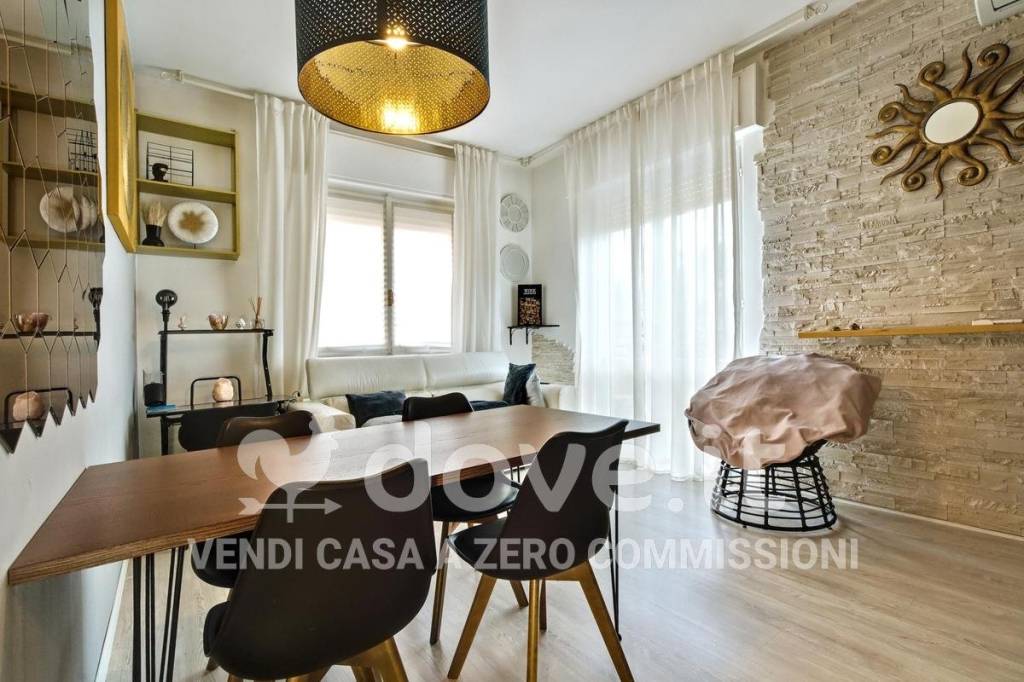 appartamento in vendita a Como in zona Muggiò