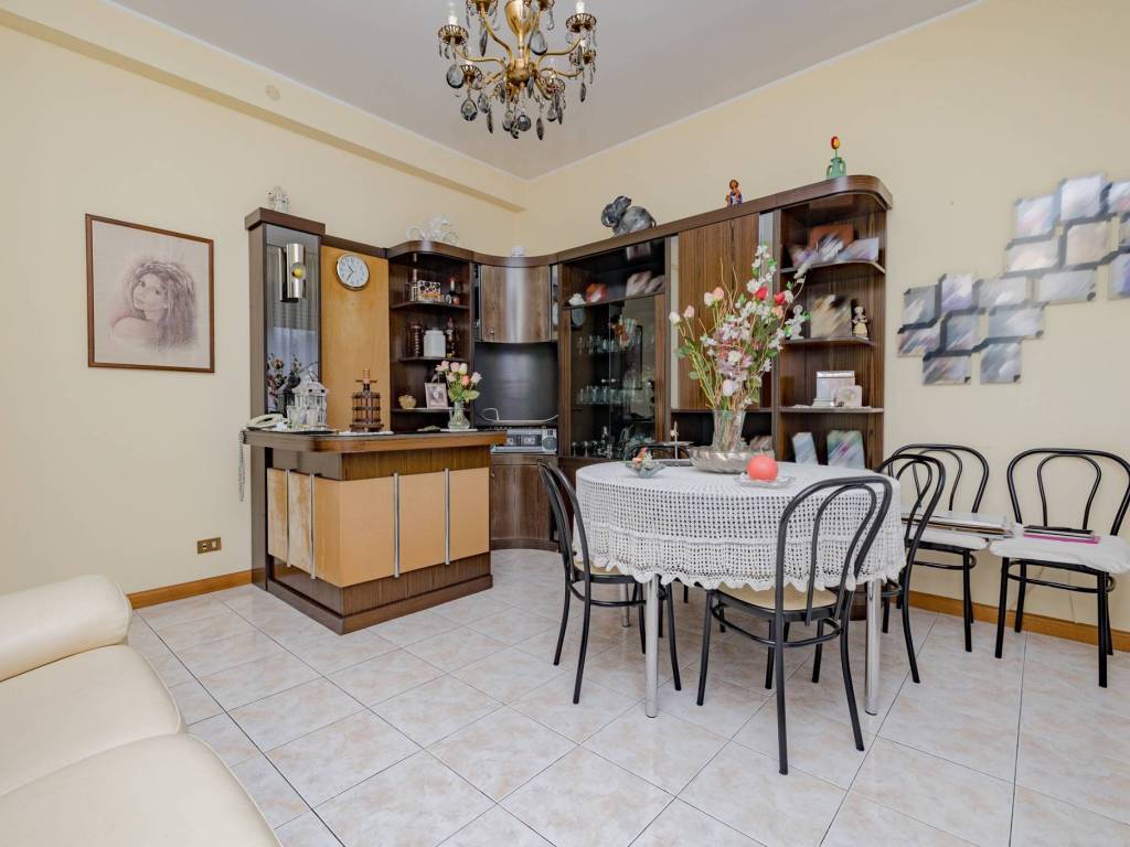 appartamento in vendita a Como in zona Tavernola