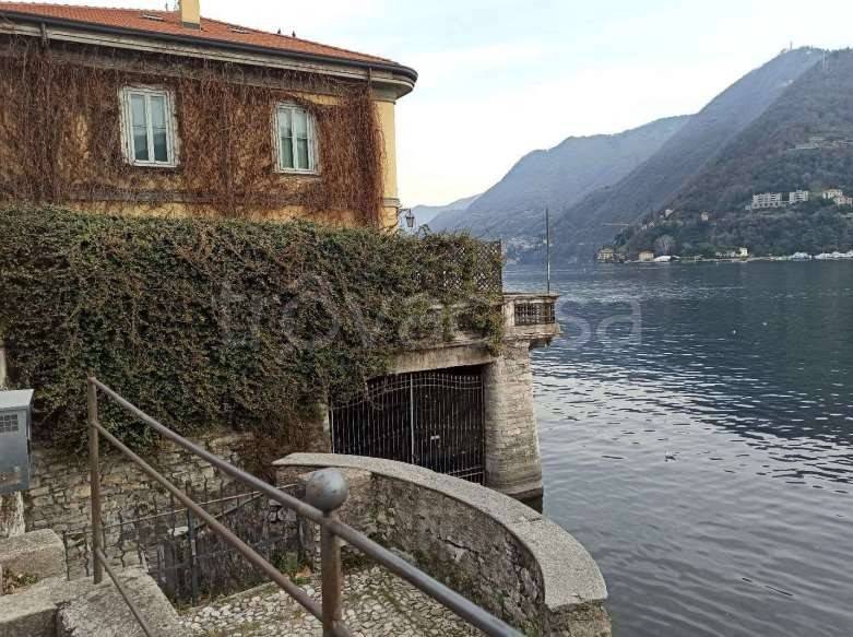 casa indipendente in vendita a Como in zona Villa Olmo