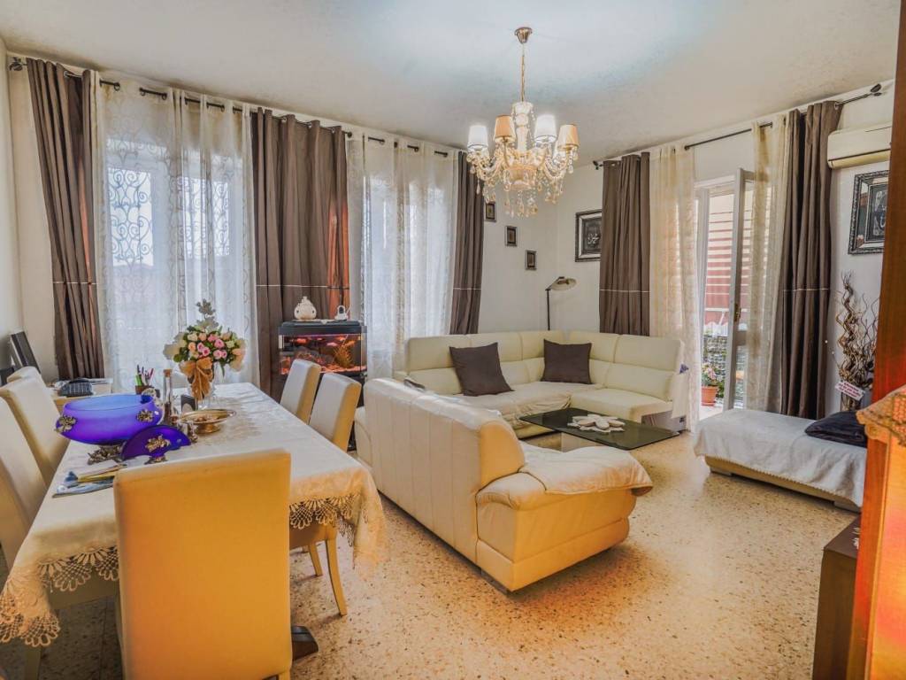 appartamento in vendita a Como in zona Camerlata