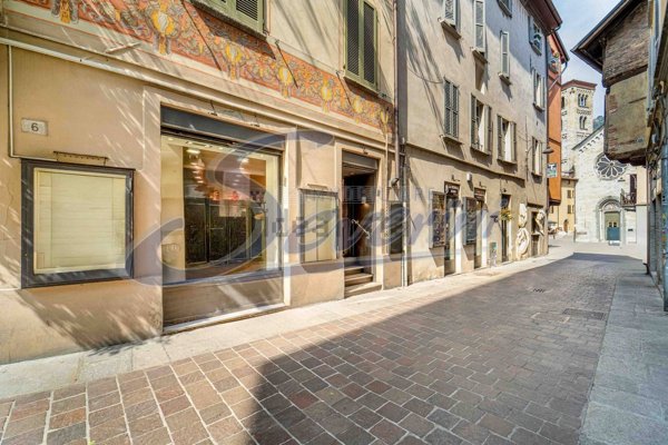 locale commerciale in vendita a Como in zona Como Centro