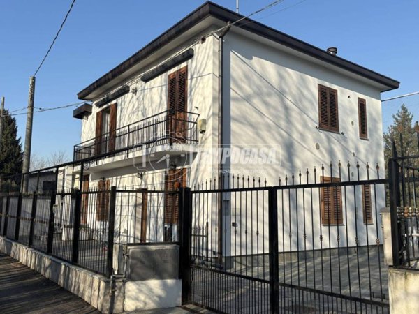 casa indipendente in vendita a Como in zona Albate