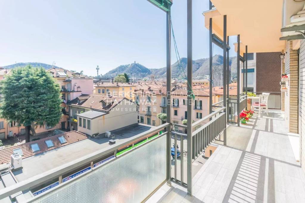 appartamento in vendita a Como in zona Valduce