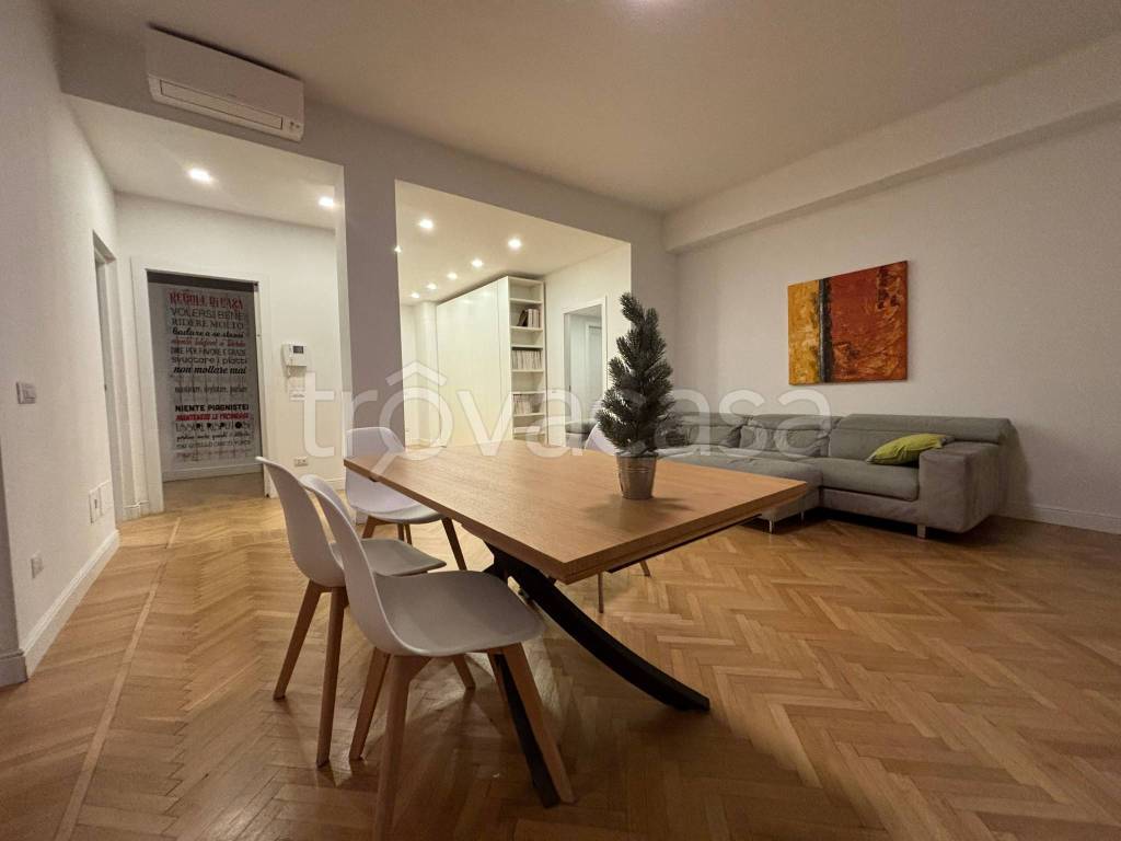 appartamento in vendita a Como in zona Valduce