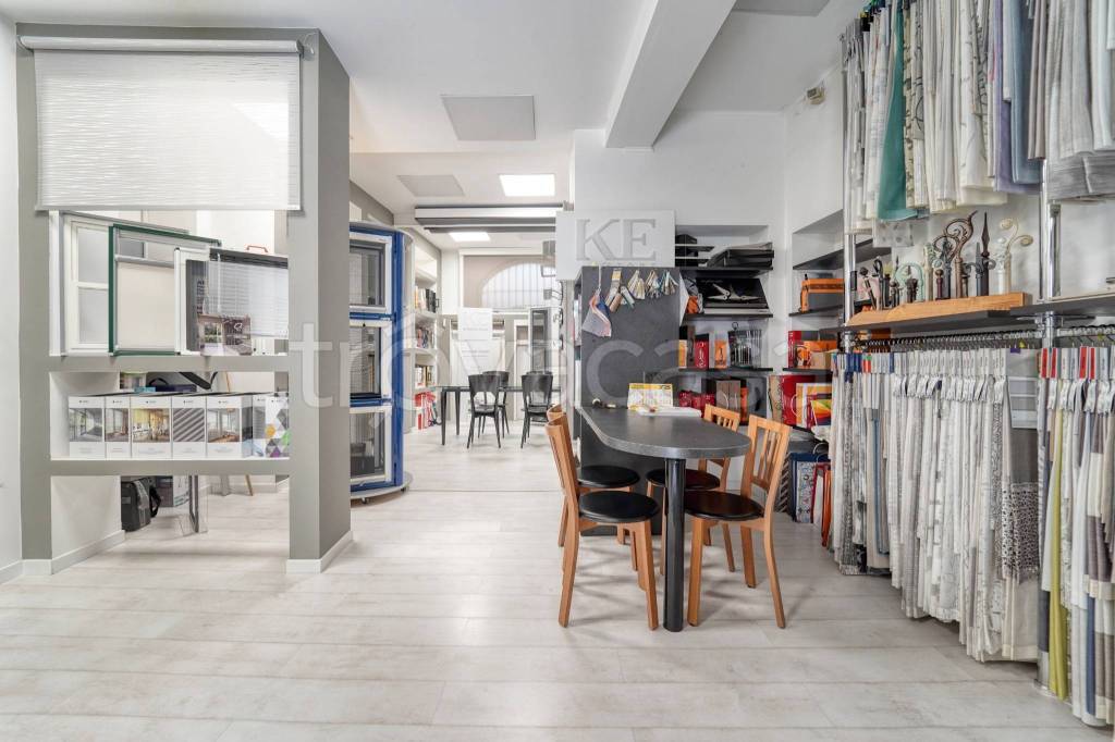 negozio in vendita a Como in zona Monte Olimpino