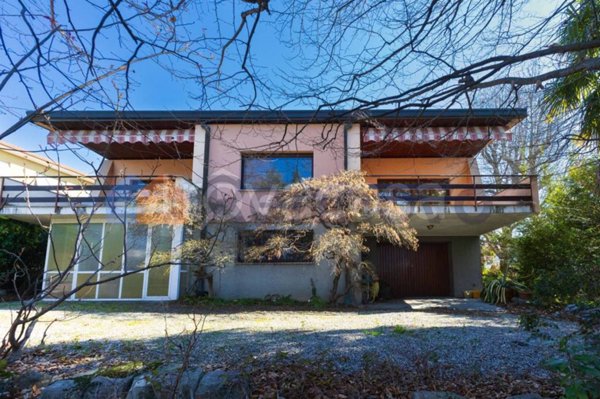 casa indipendente in vendita a Como in zona Albate