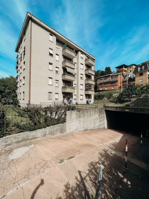 appartamento in vendita a Como in zona Lora