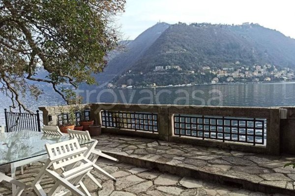 casa indipendente in vendita a Como in zona Villa Olmo
