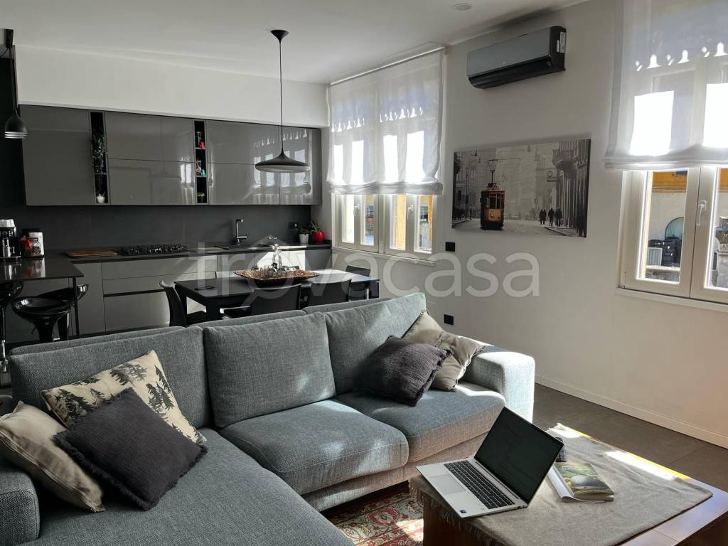 appartamento in vendita a Como in zona Como Centro