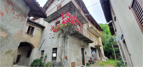 casa indipendente in vendita a Como in zona Civiglio