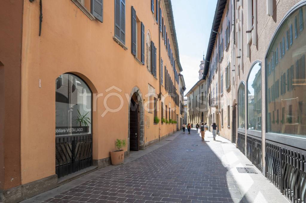 appartamento in vendita a Como in zona Piazza Volta