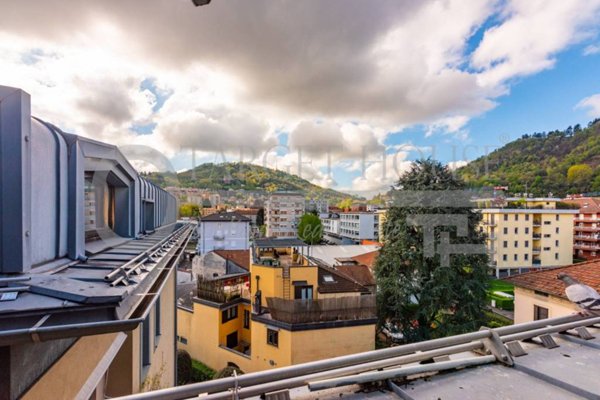 appartamento in vendita a Como in zona Borghi