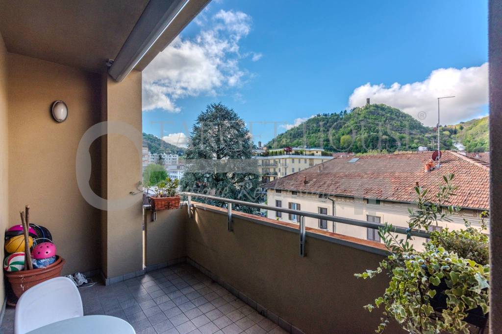 appartamento in vendita a Como in zona Borghi