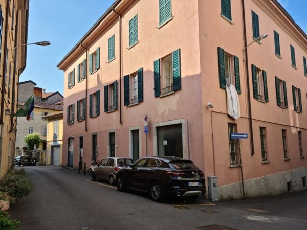quadrivano in vendita a Como in zona Villa Olmo