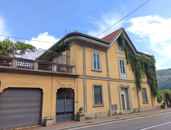 casa indipendente in vendita a Como in zona Villa Olmo