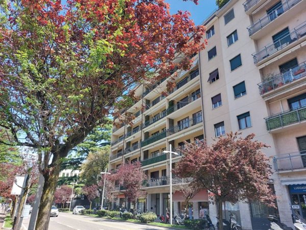 negozio in vendita a Como in zona Como Centro