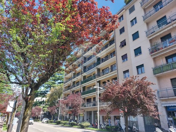 negozio in vendita a Como in zona Como Centro