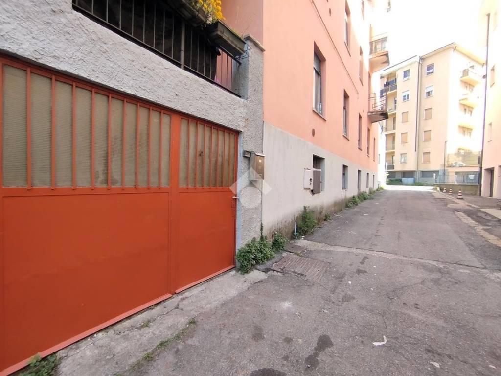 negozio in vendita a Como in zona Camerlata