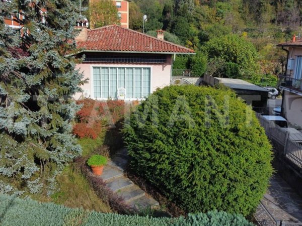 casa indipendente in vendita a Como in zona Prestino