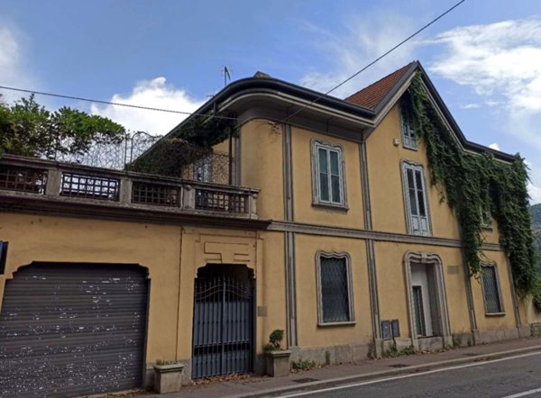 casa indipendente in vendita a Como in zona Villa Olmo