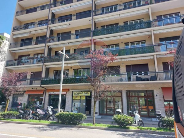 negozio in vendita a Como in zona Como Centro