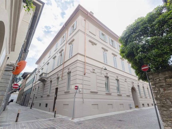 appartamento in vendita a Como in zona Como Centro