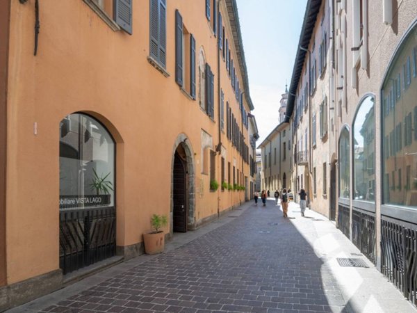 appartamento in vendita a Como in zona Piazza Volta