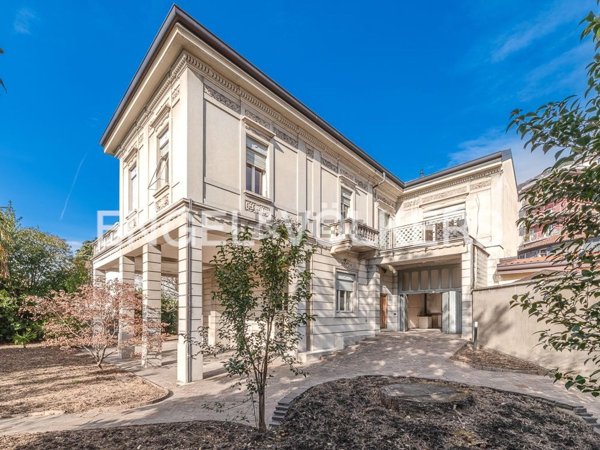 casa indipendente in vendita a Como in zona Como Centro