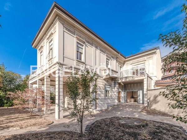 casa indipendente in vendita a Como in zona Borghi
