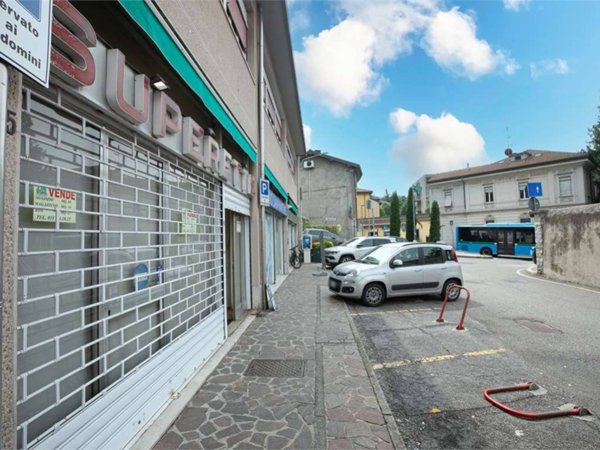 casa indipendente in vendita a Como in zona Borghi