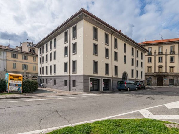 appartamento in vendita a Como in zona Como Centro