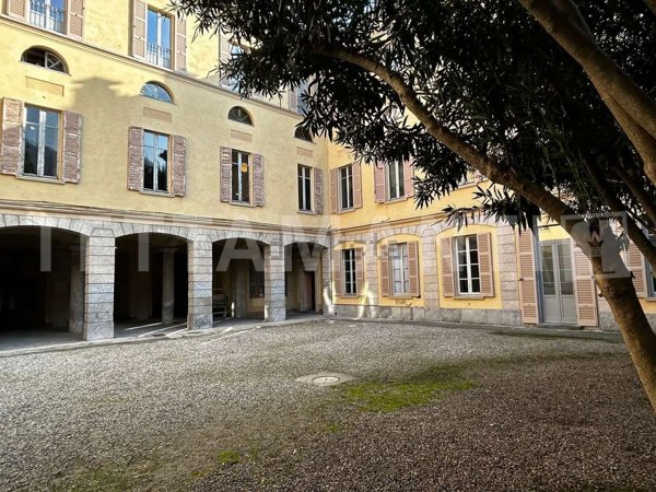 appartamento in vendita a Como in zona Piazza Volta
