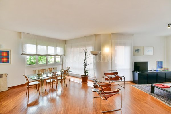 casa indipendente in vendita a Como in zona Villa Olmo