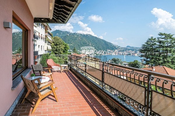 casa indipendente in vendita a Como in zona Villa Olmo