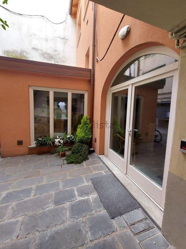 casa indipendente in vendita a Como in zona Como Centro