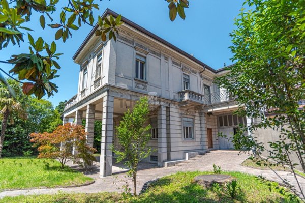 casa indipendente in vendita a Como in zona Borghi