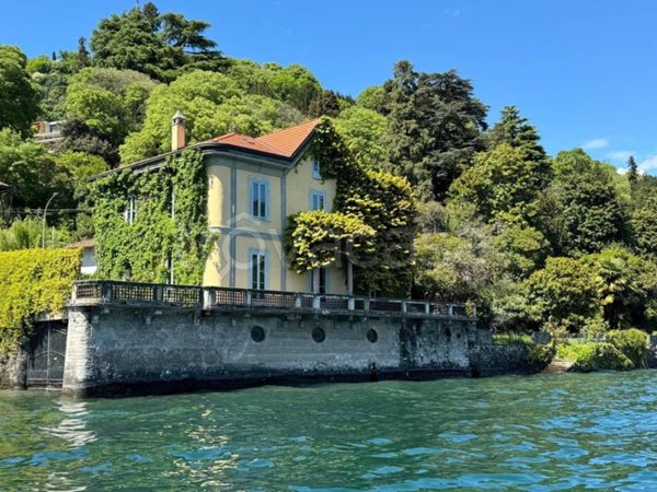 casa indipendente in vendita a Como in zona Villa Olmo