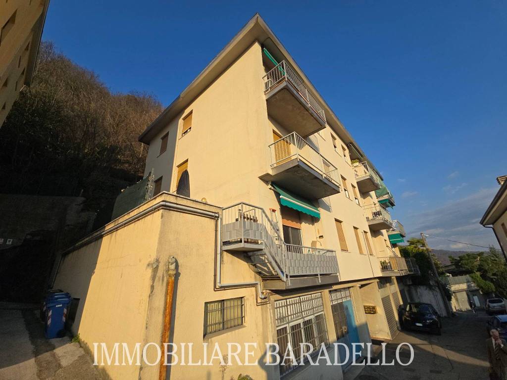 appartamento in vendita a Como in zona Breccia