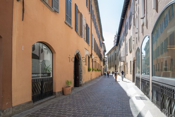 appartamento in vendita a Como in zona Piazza Volta