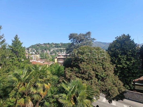 appartamento in vendita a Como in zona Villa Olmo