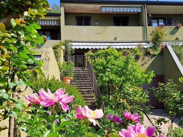 casa indipendente in vendita a Como in zona Lora