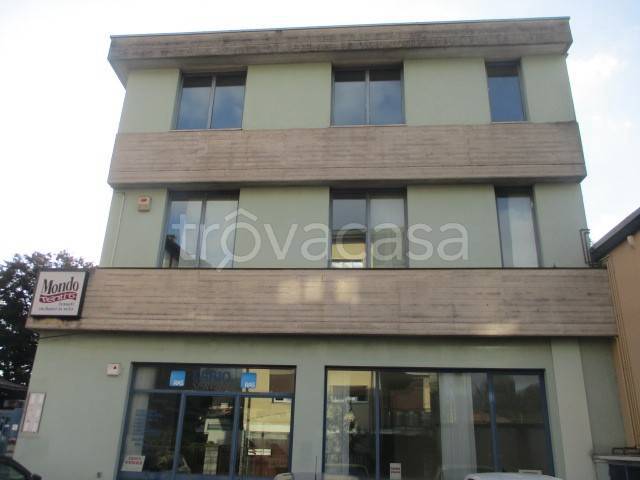 locale commerciale in vendita a Como in zona Camerlata