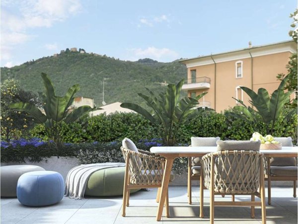 appartamento in vendita a Como in zona Borghi