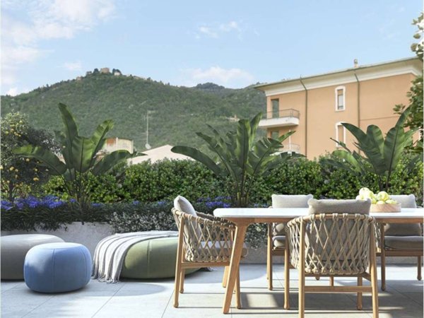 appartamento in vendita a Como in zona Borghi